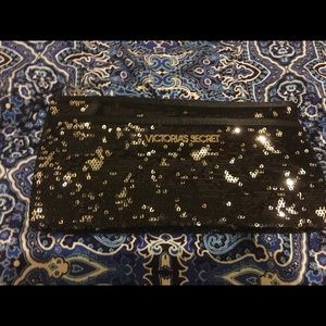 🎉3 for $25🎉- VS Sequined Clutch
